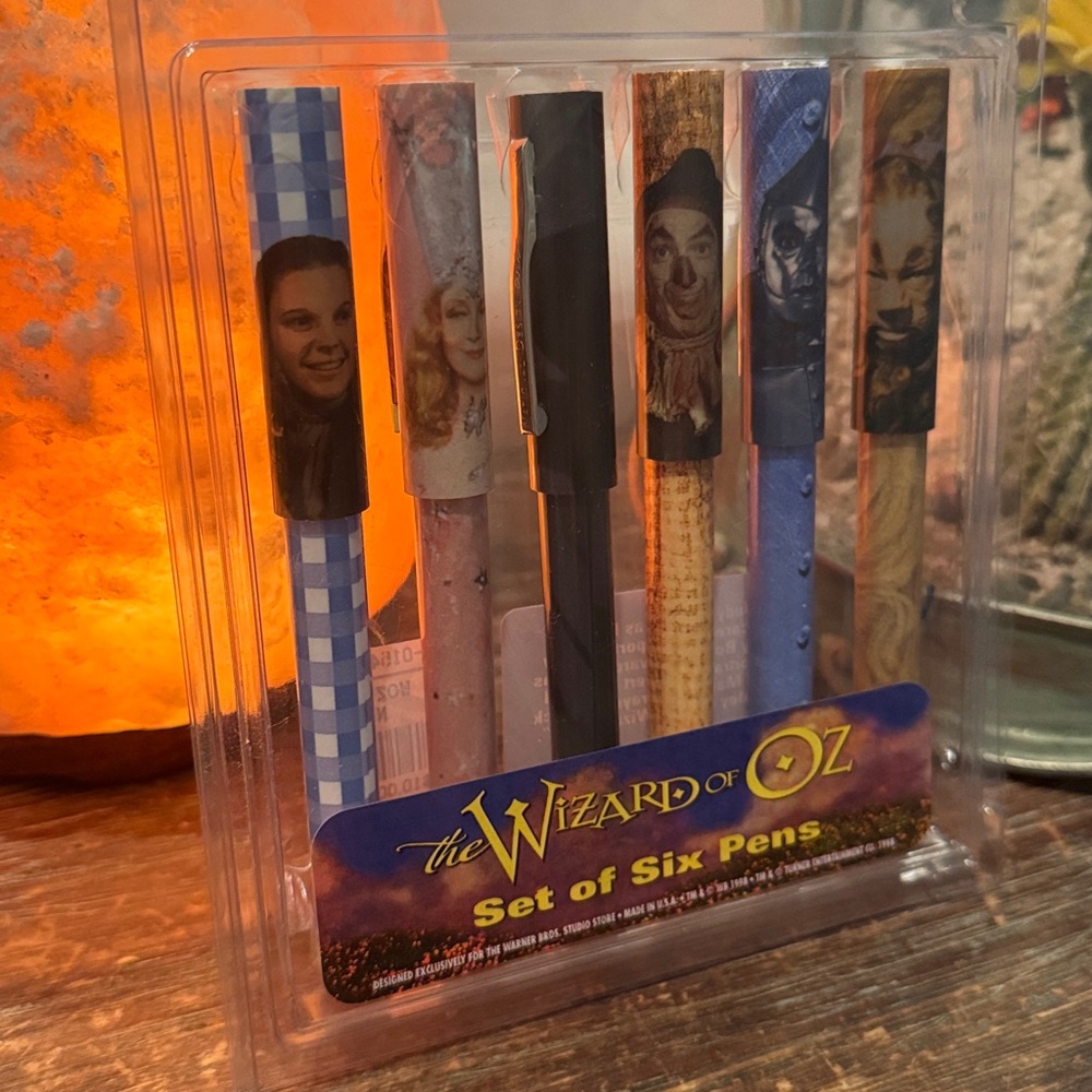 Collectible Vintage Colorful Character-Themed Wizard of Oz Pen Set